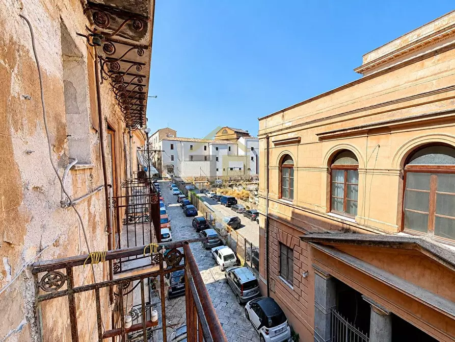 Immagine 1 di Appartamento in vendita  in Piazza Degli Aragonesi 38 a Palermo