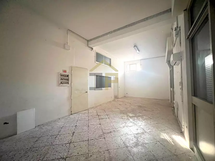 Immagine 3 di Magazzino in vendita  in Corso Dei Mille 895 a Palermo