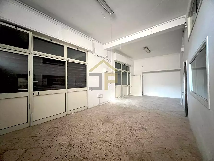 Immagine 4 di Magazzino in vendita  in Corso Dei Mille 895 a Palermo