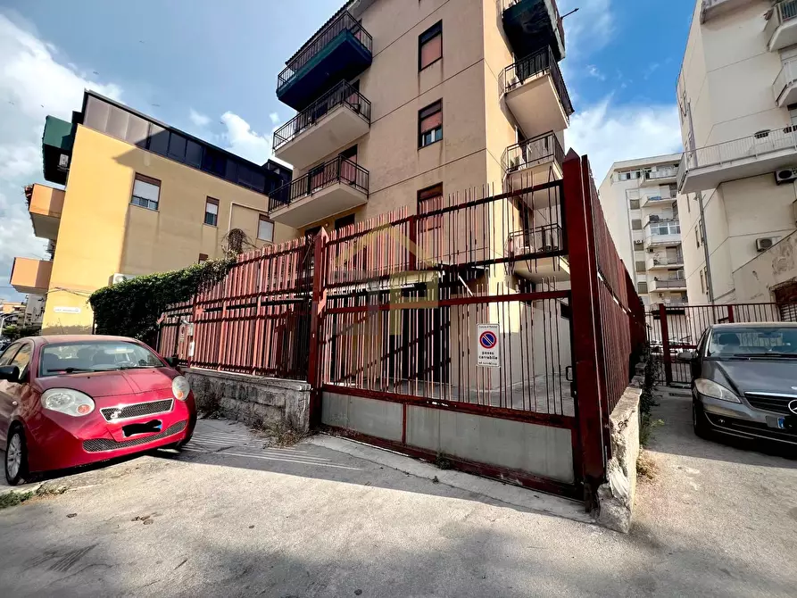 Immagine 1 di Magazzino in vendita  in Corso Dei Mille 895 a Palermo