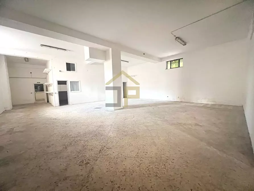 Immagine 20 di Magazzino in vendita  in Corso Dei Mille 895 a Palermo