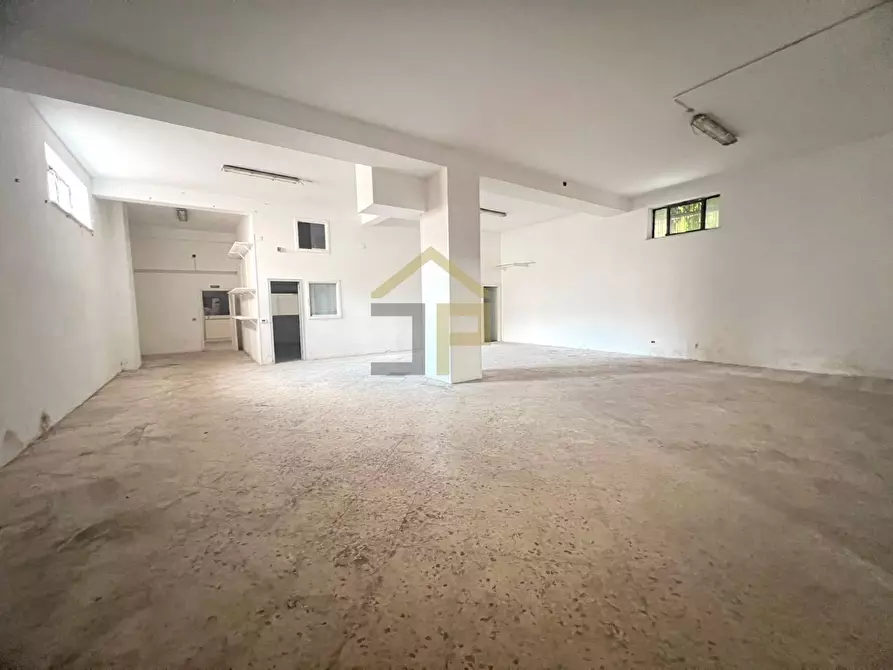 Immagine 21 di Magazzino in vendita  in Corso Dei Mille 895 a Palermo