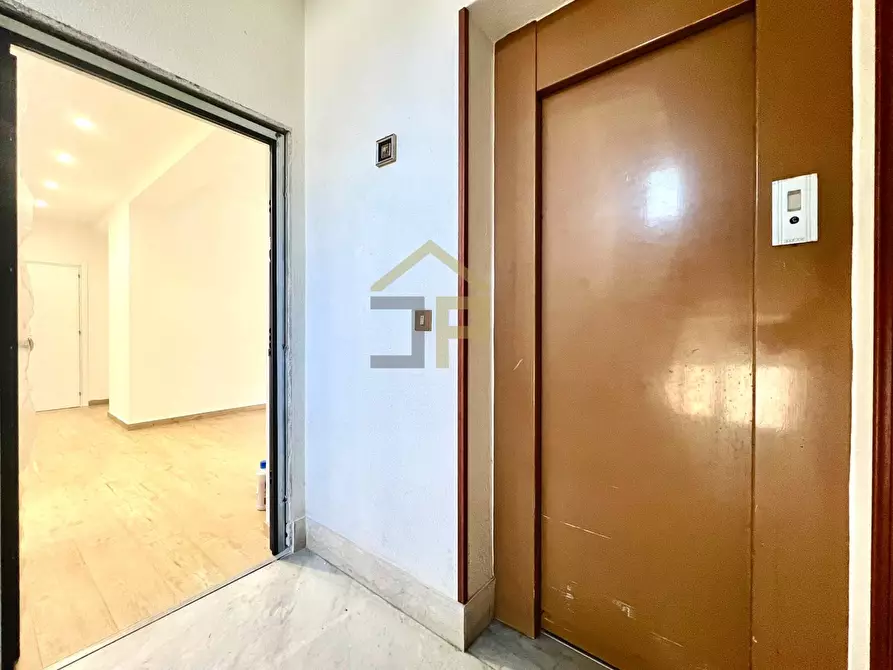 Immagine 7 di Appartamento in vendita  in Via Bronte 15 a Palermo
