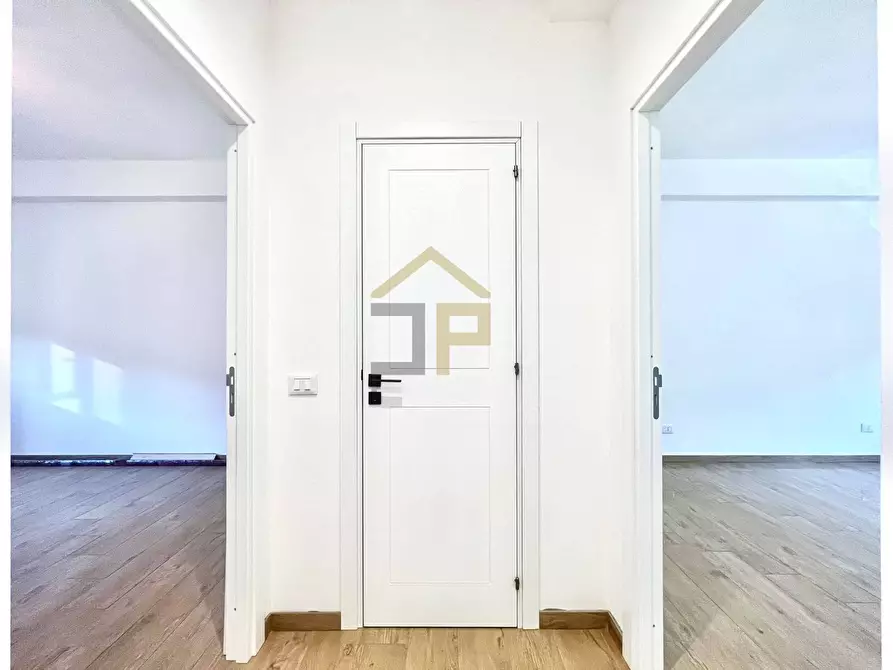 Immagine 31 di Appartamento in vendita  in Via Bronte 15 a Palermo