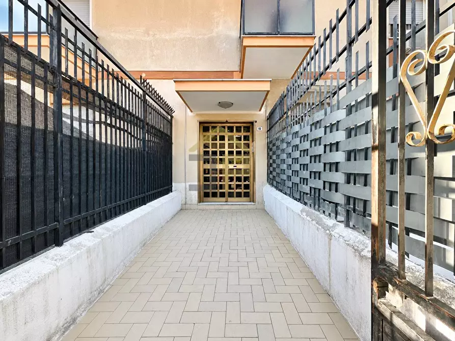 Immagine 2 di Appartamento in vendita  in Via Bronte 15 a Palermo
