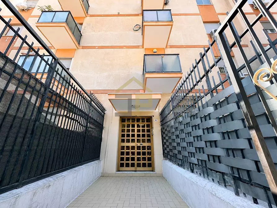 Immagine 3 di Appartamento in vendita  in Via Bronte 15 a Palermo