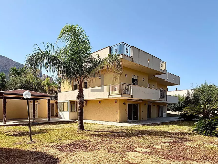 Immagine 1 di Villa in vendita  in Contrada Calarossa a Terrasini
