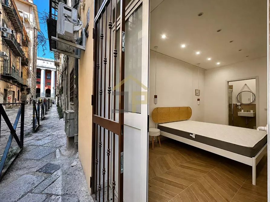 Immagine 13 di Appartamento in vendita  in Via Valverde 17 a Palermo