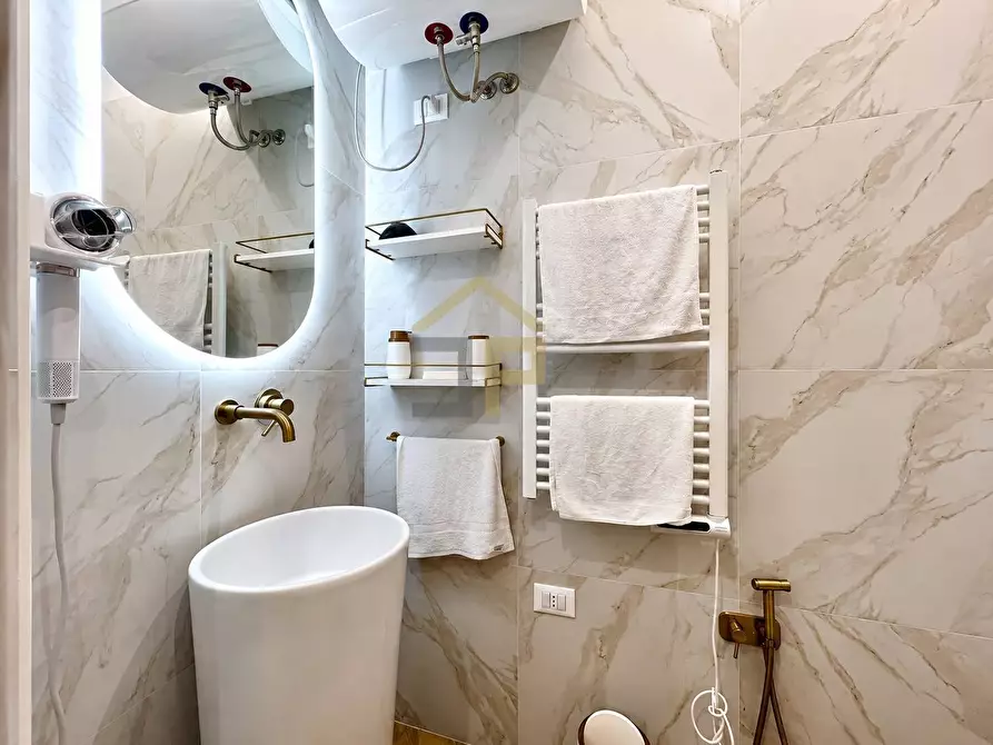 Immagine 10 di Appartamento in vendita  in Via Valverde 17 a Palermo