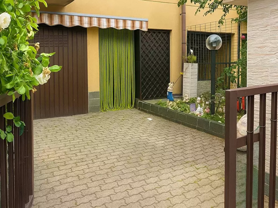 Immagine 2 di Villa in vendita  in VIA ANDREA MANTEGNA 70 a Mediglia