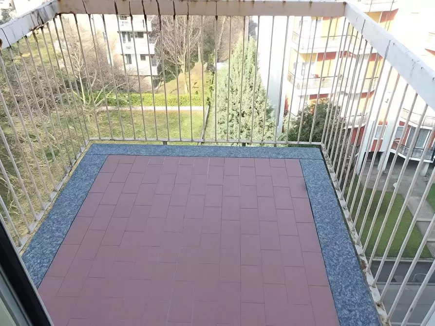 Immagine 2 di Appartamento in vendita  in VIA DONIZETTI 39 a Carate Brianza