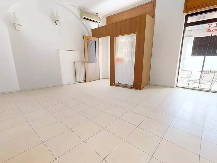 Immagine 3 di Locale commerciale in vendita  in Via Carlo Farini 60 a Milano