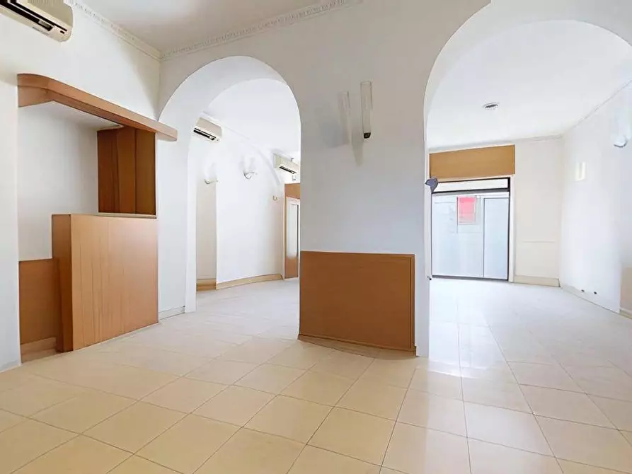 Immagine 6 di Locale commerciale in vendita  in Via Carlo Farini 60 a Milano