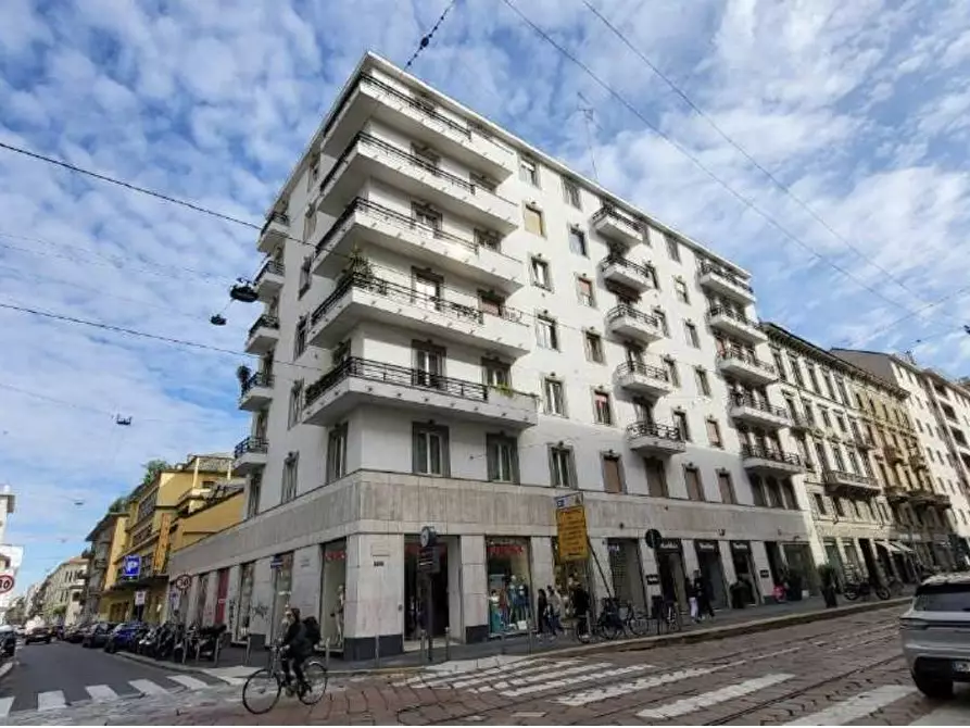 Immagine 2 di Attività commerciale in vendita  in CORSO GENOVA 16 a Milano