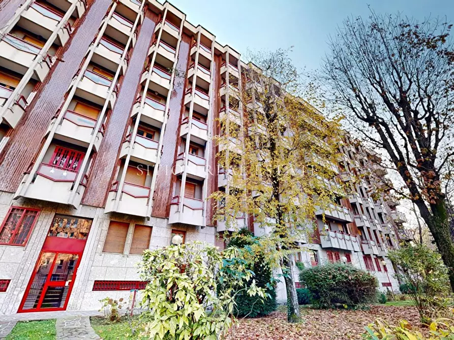 Immagine 35 di Appartamento in vendita  in Via Dolomiti 1 a Milano