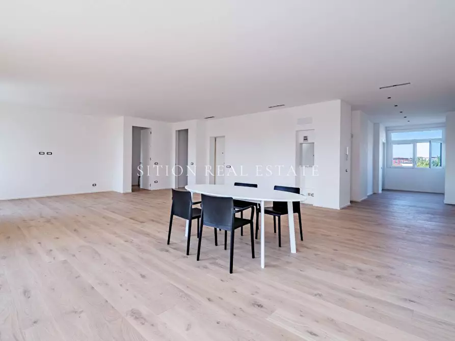 Immagine 7 di Appartamento in vendita  in Via Antonio Canova 15 a Milano