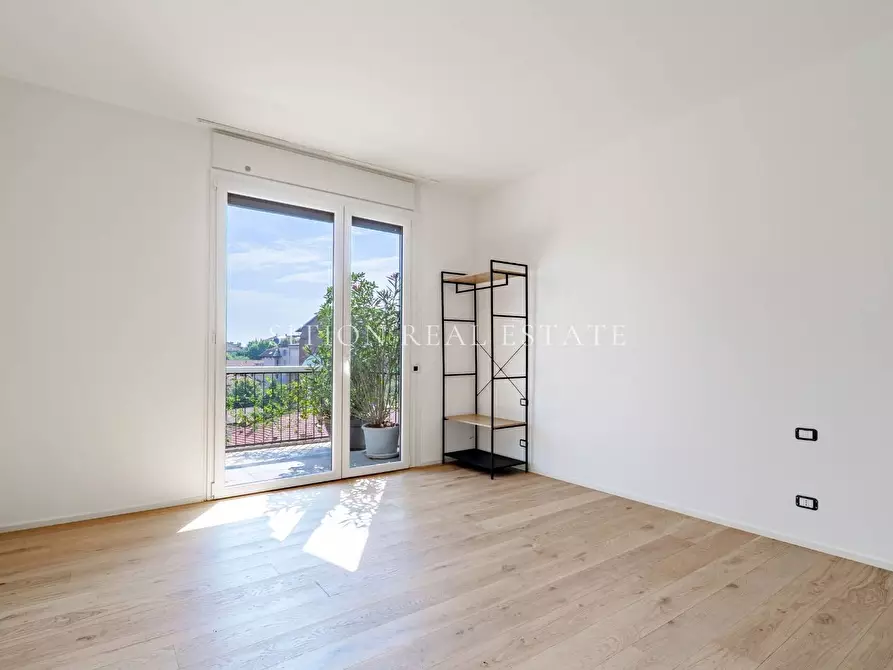 Immagine 9 di Appartamento in vendita  in Via Antonio Canova 15 a Milano