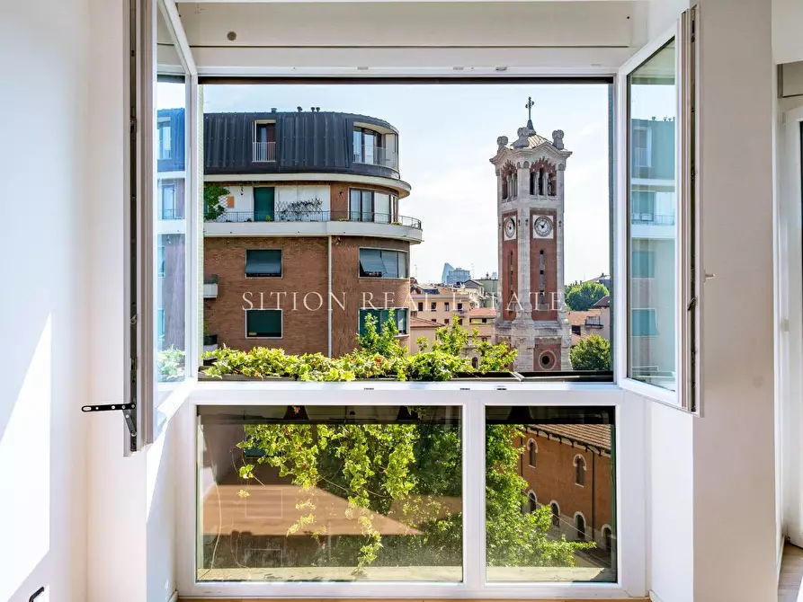 Immagine 10 di Appartamento in vendita  in Via Antonio Canova 15 a Milano