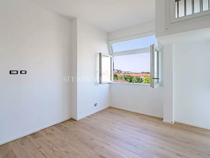 Immagine 11 di Appartamento in vendita  in Via Antonio Canova 15 a Milano