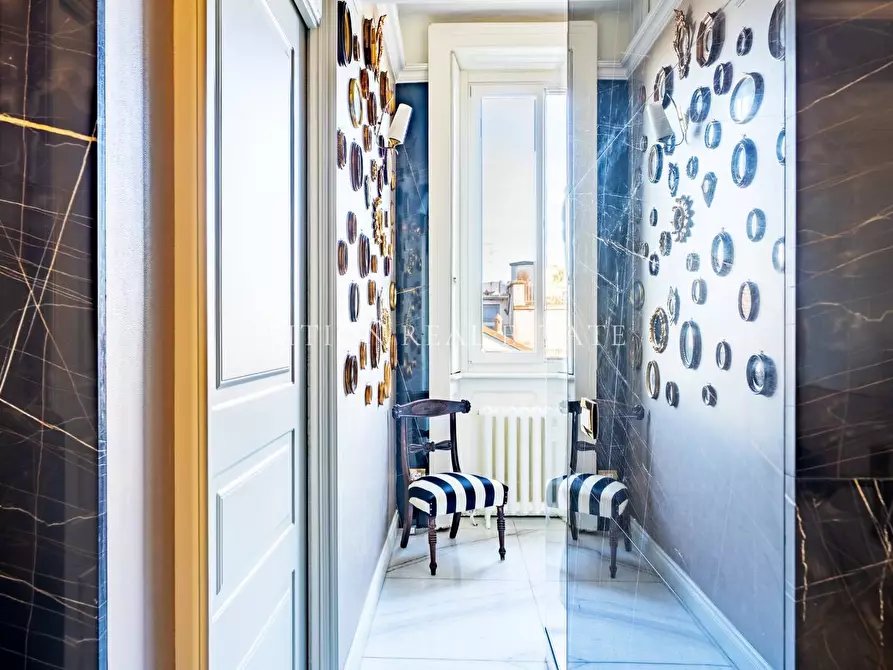 Immagine 10 di Appartamento in vendita  in Via Luigi Settembrini 56 a Milano