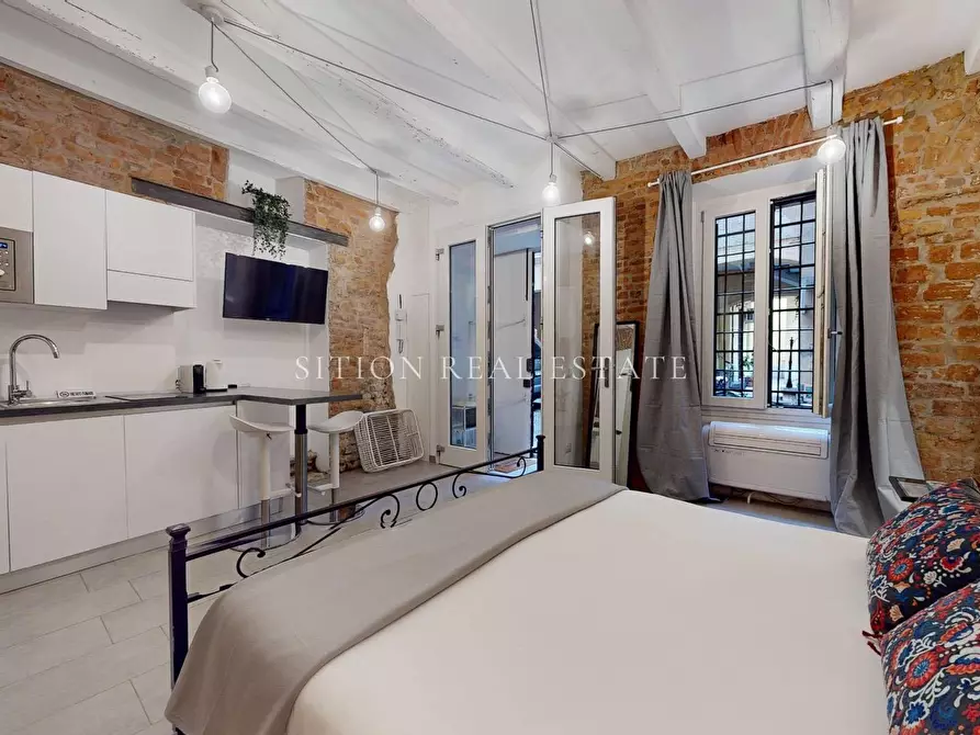 Immagine 5 di Appartamento in vendita  in Corso Di Porta Ticinese 50 a Milano