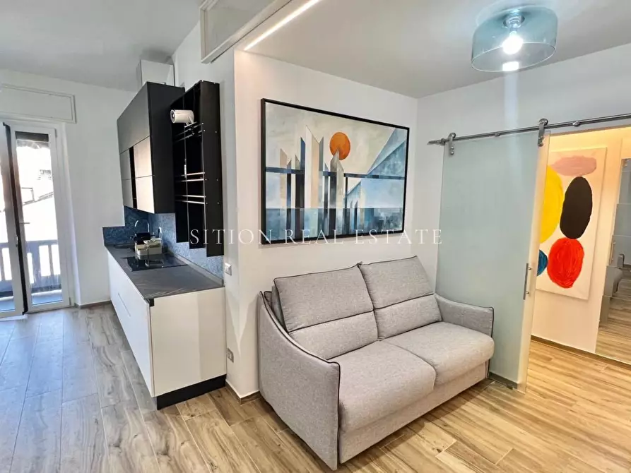 Immagine 2 di Appartamento in vendita  in Viale Luigi Torelli 8 a Milano