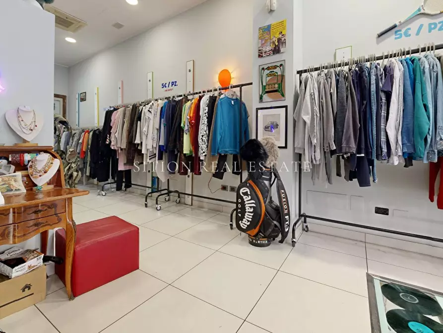 Immagine 9 di Locale commerciale in vendita  in Via Vigevano 13 a Milano
