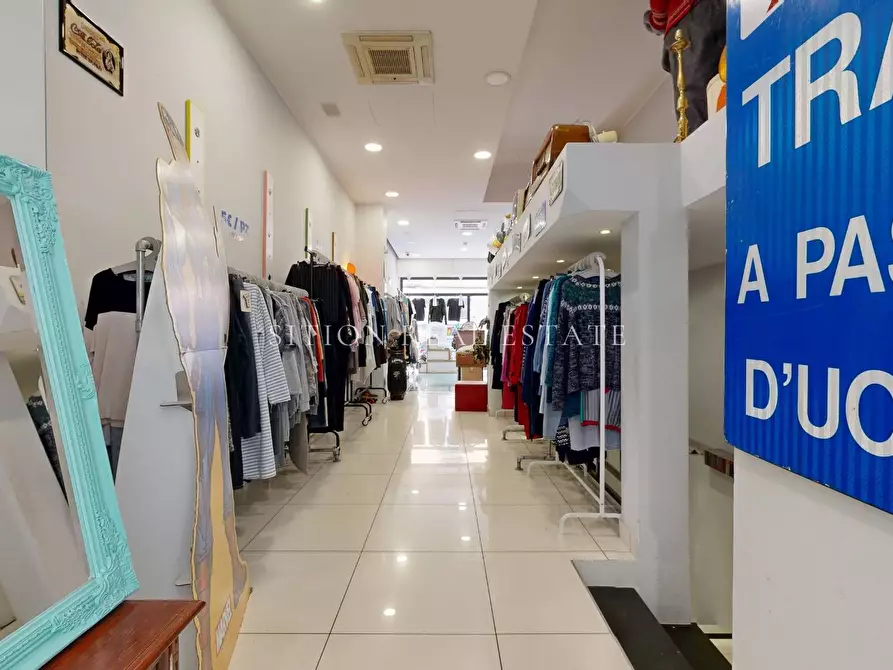 Immagine 10 di Locale commerciale in vendita  in Via Vigevano 13 a Milano