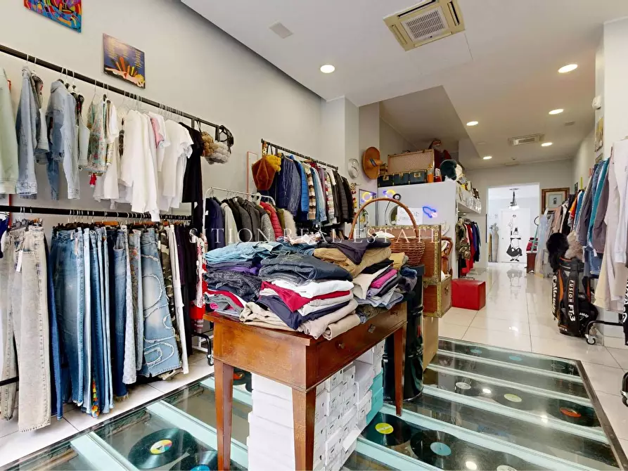 Immagine 15 di Locale commerciale in vendita  in Via Vigevano 13 a Milano