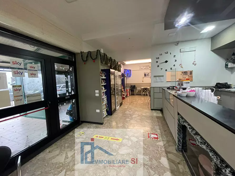 Immagine 8 di Attività commerciale in vendita  in Via Silvio Pedicini a Foglianise
