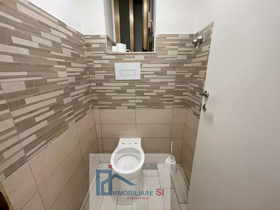 Immagine 11 di Attività commerciale in vendita  in Via Silvio Pedicini a Foglianise