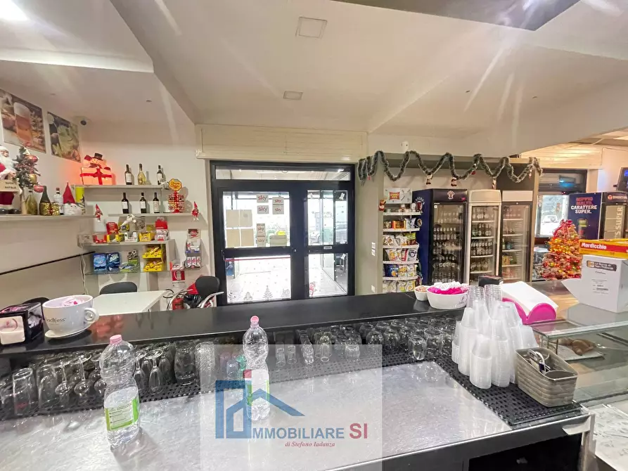 Immagine 7 di Attività commerciale in vendita  in Via Silvio Pedicini a Foglianise