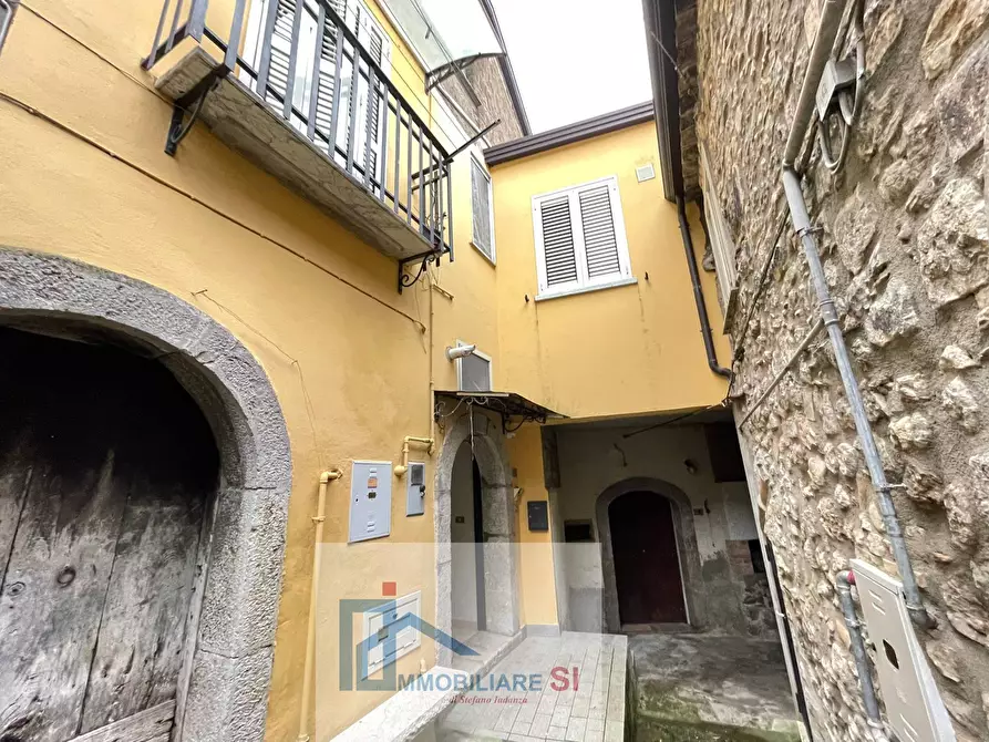Immagine 1 di Casa semindipendente in vendita  in Vico Rienzi a Foglianise