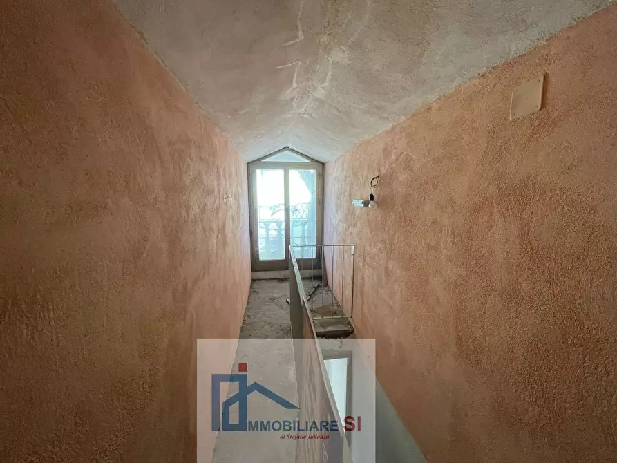 Immagine 46 di Casa semindipendente in vendita  in Piazza San Giuseppe a Sant'angelo A Cupolo