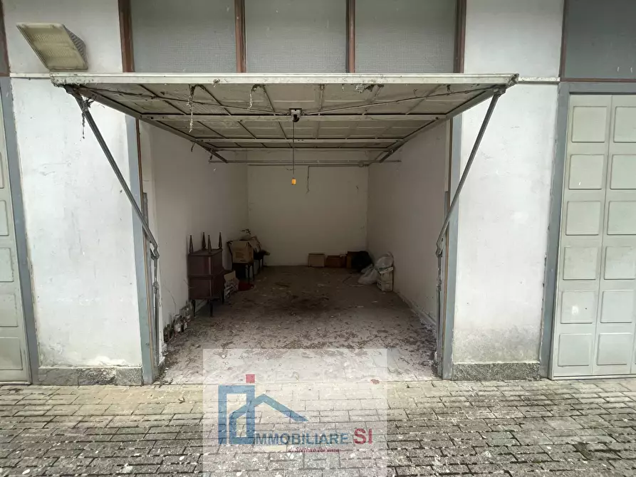 Immagine 2 di Box auto in vendita  in Via Raffaele Delcogliano a Benevento