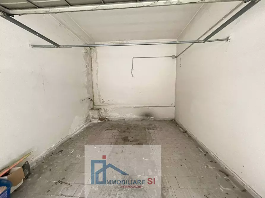 Immagine 3 di Box auto in vendita  in Via Raffaele Delcogliano a Benevento