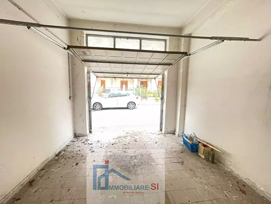 Immagine 4 di Box auto in vendita  in Via Raffaele Delcogliano a Benevento