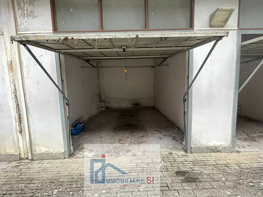 Immagine 6 di Box auto in vendita  in Via Raffaele Delcogliano a Benevento