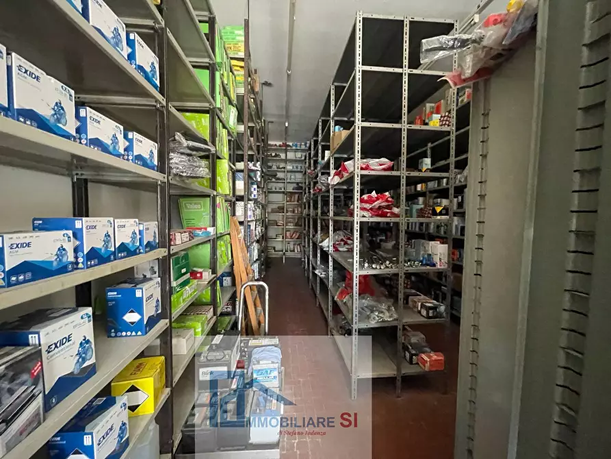 Immagine 10 di Locale commerciale in vendita  in Via Dei Mulini a Benevento