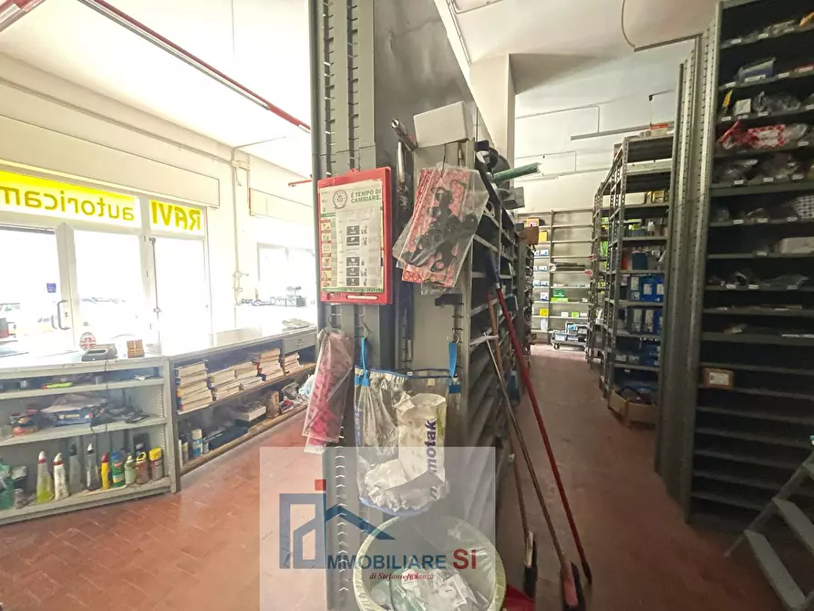 Immagine 8 di Locale commerciale in vendita  in Via Dei Mulini a Benevento