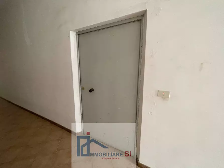 Immagine 24 di Locale commerciale in vendita  in Via Dei Mulini a Benevento