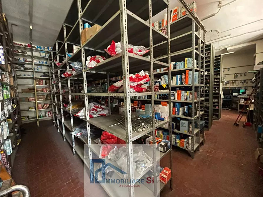 Immagine 9 di Locale commerciale in vendita  in Via Dei Mulini a Benevento