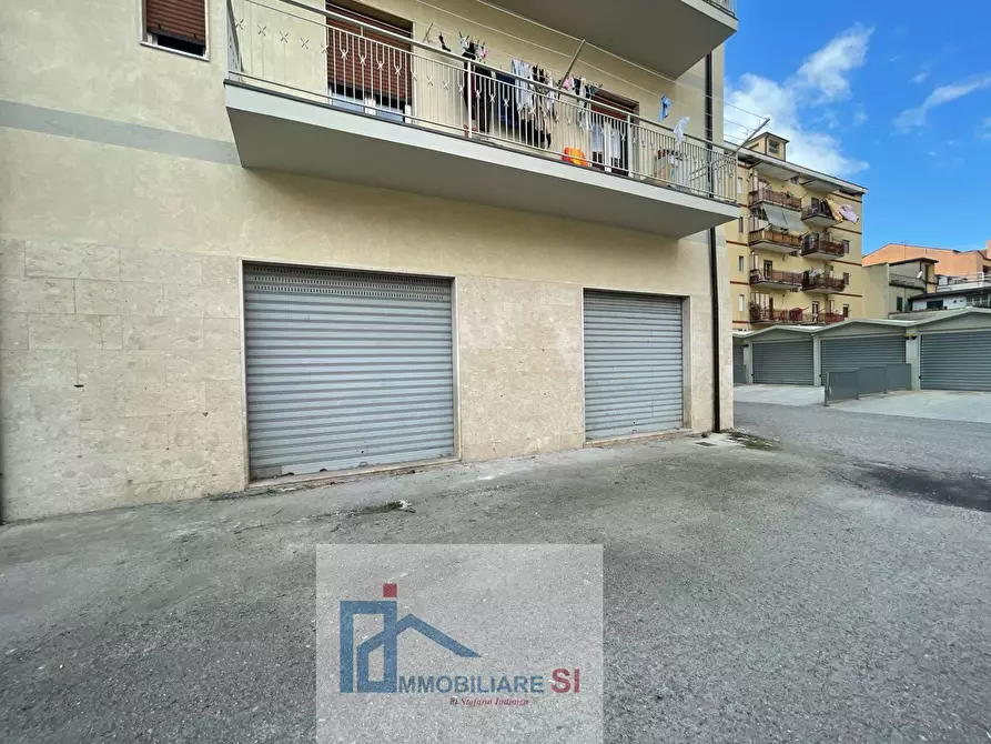 Immagine 29 di Locale commerciale in vendita  in Via Dei Mulini a Benevento