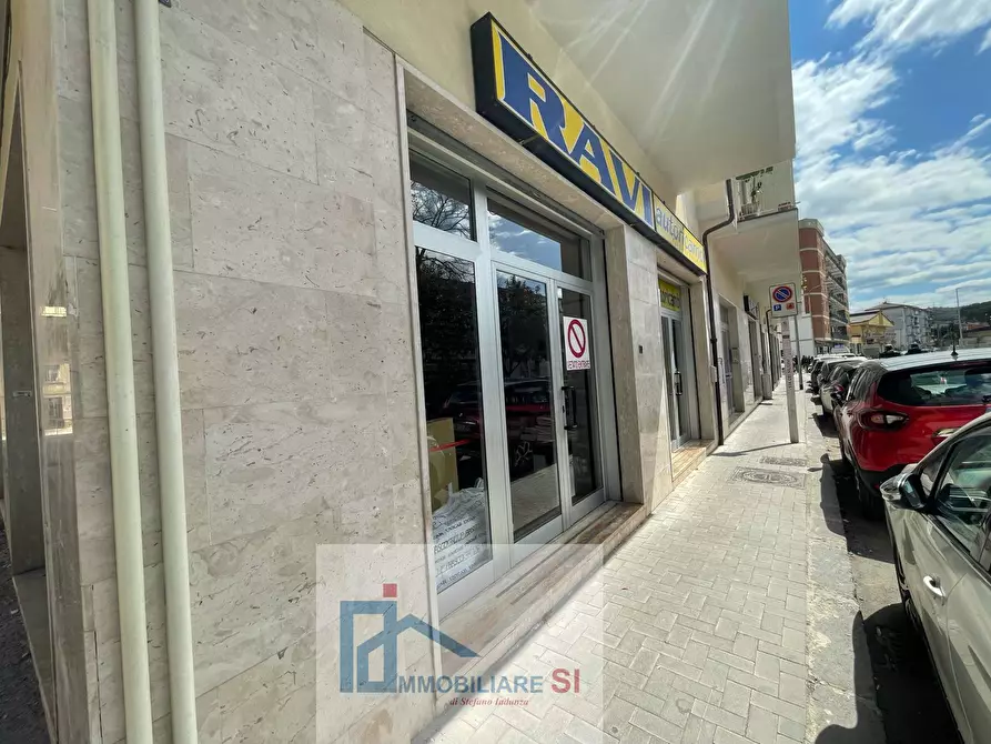 Immagine 3 di Locale commerciale in vendita  in Via Dei Mulini a Benevento