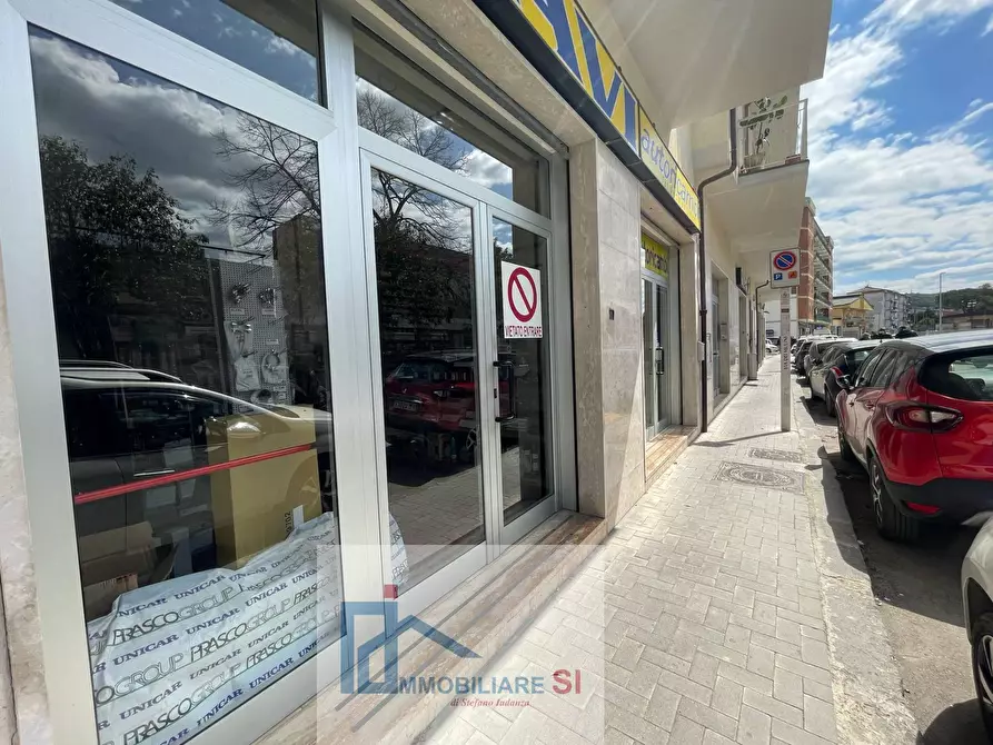 Immagine 4 di Locale commerciale in vendita  in Via Dei Mulini a Benevento