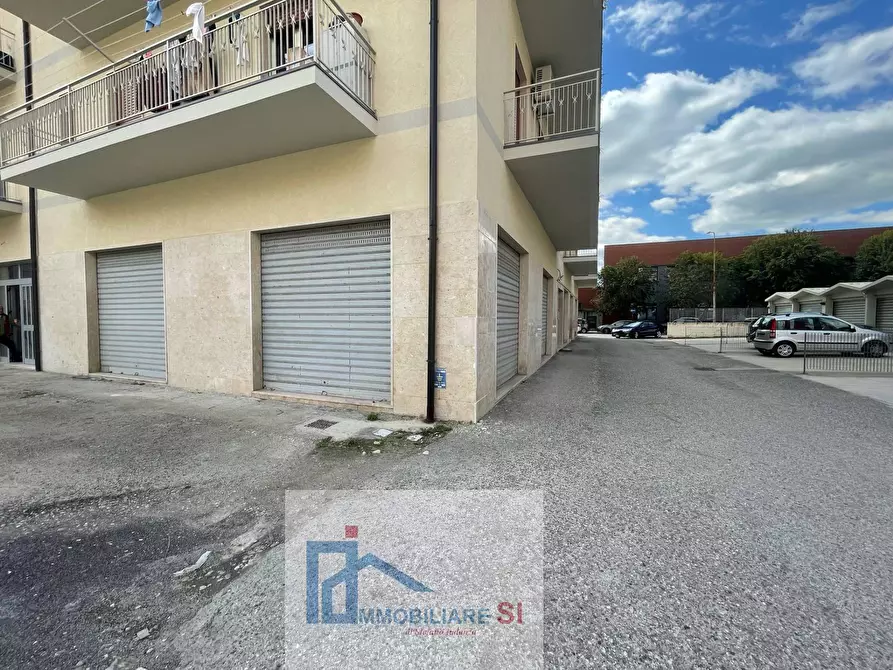 Immagine 30 di Locale commerciale in vendita  in Via Dei Mulini a Benevento