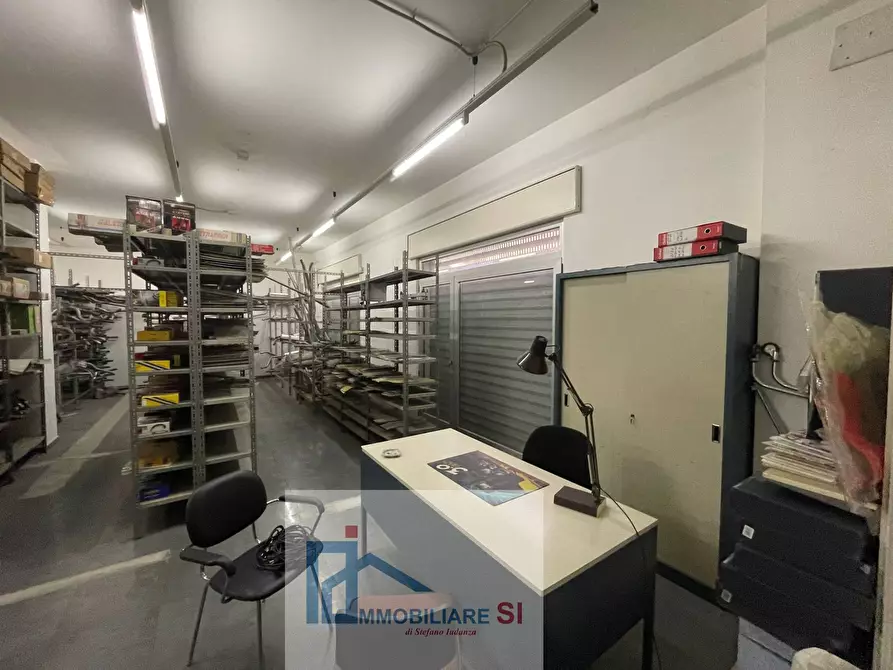 Immagine 18 di Locale commerciale in vendita  in Via Dei Mulini a Benevento