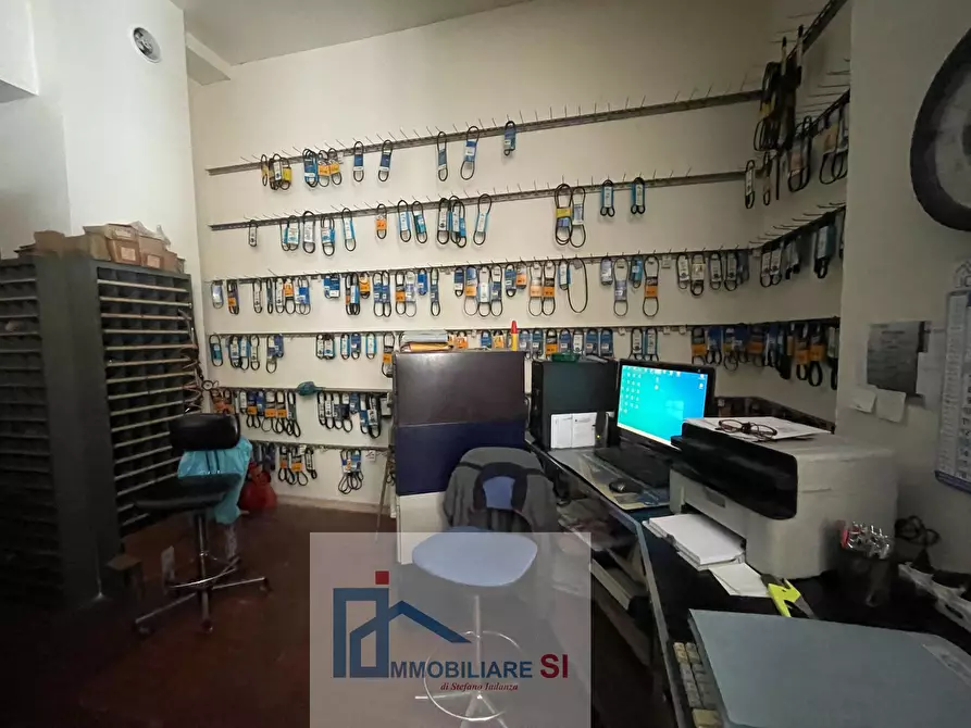 Immagine 12 di Locale commerciale in vendita  in Via Dei Mulini a Benevento