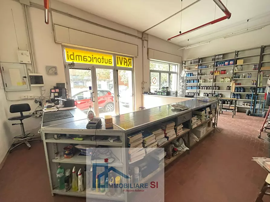 Immagine 5 di Locale commerciale in vendita  in Via Dei Mulini a Benevento