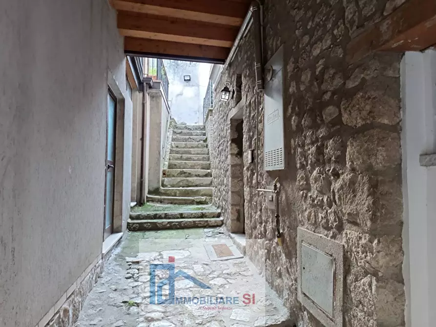 Immagine 4 di Casa semindipendente in vendita  in Via Mattaleoni a Vitulano